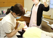 歯科医師による口腔内検査